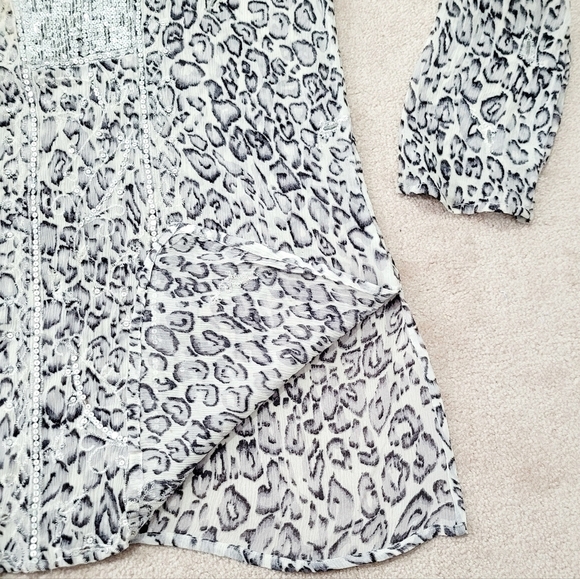 Chico’s Woman 100% Silk Animal Print Tunic Top Size 1 Large Beaded Embellished - Picture 7 of 14